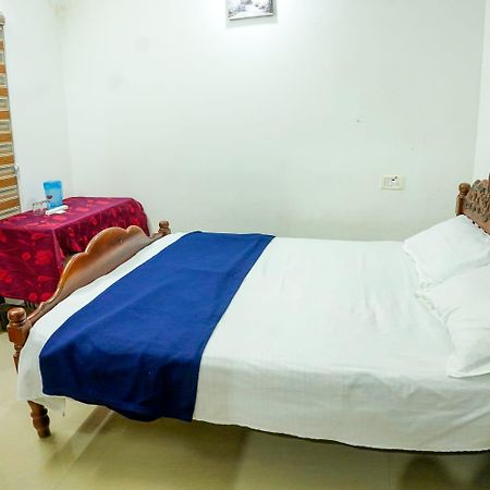 Koonamparayil Home Stay Munnar Anaviratty-Family Only エクステリア 写真