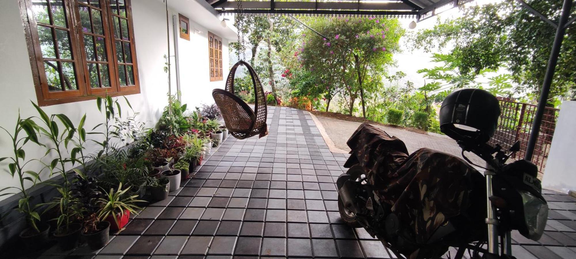 Koonamparayil Home Stay Munnar Anaviratty-Family Only エクステリア 写真